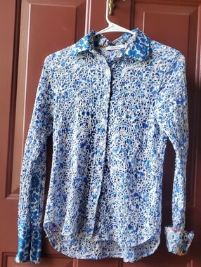 Robert Graham Blue and White Eylet Floral Button-Down Shirt Small